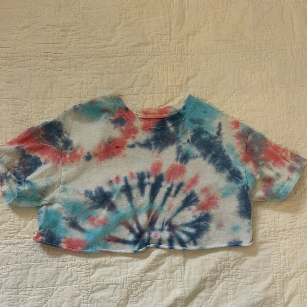 cropped tie dye tee